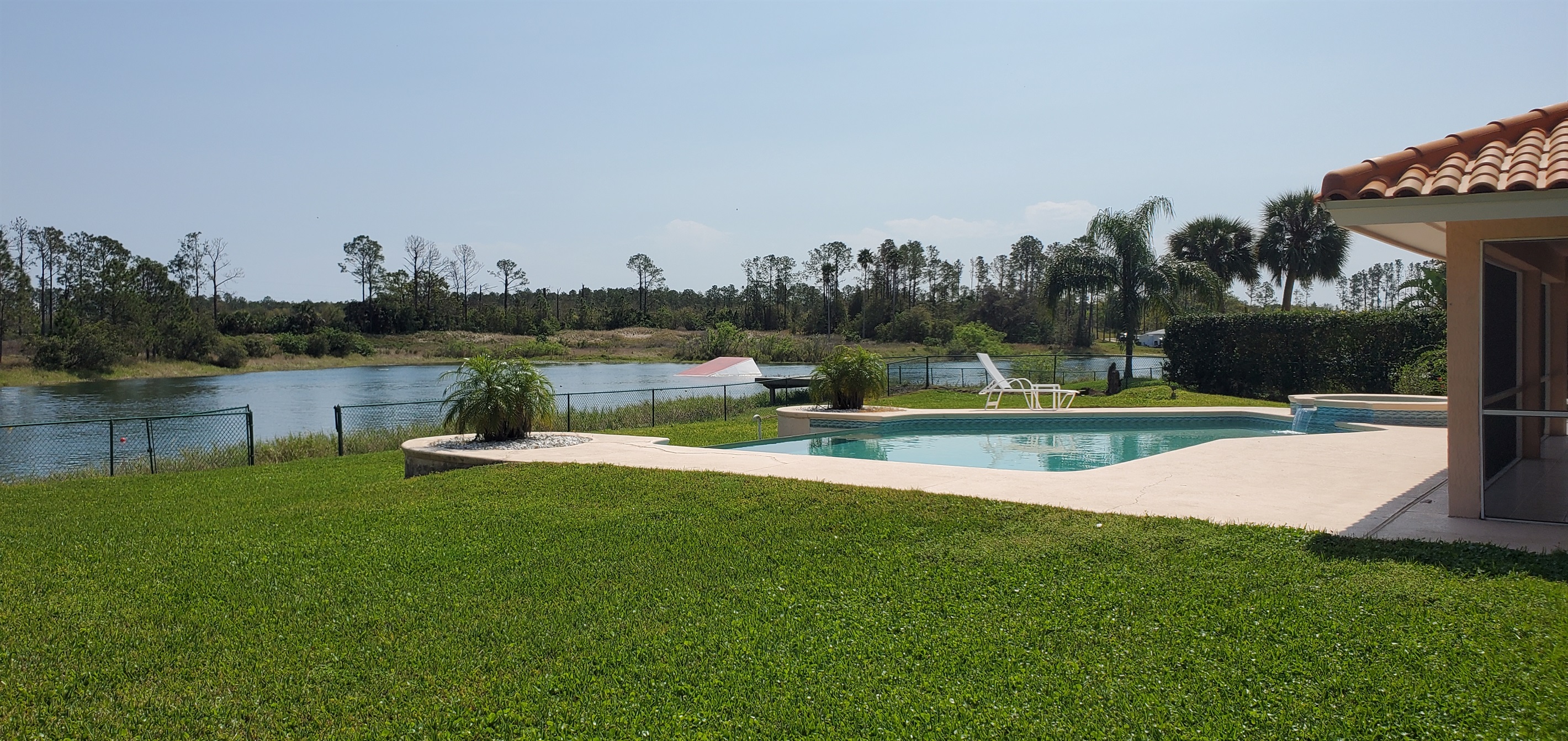 Side view of infinity edge pool and ski jump
