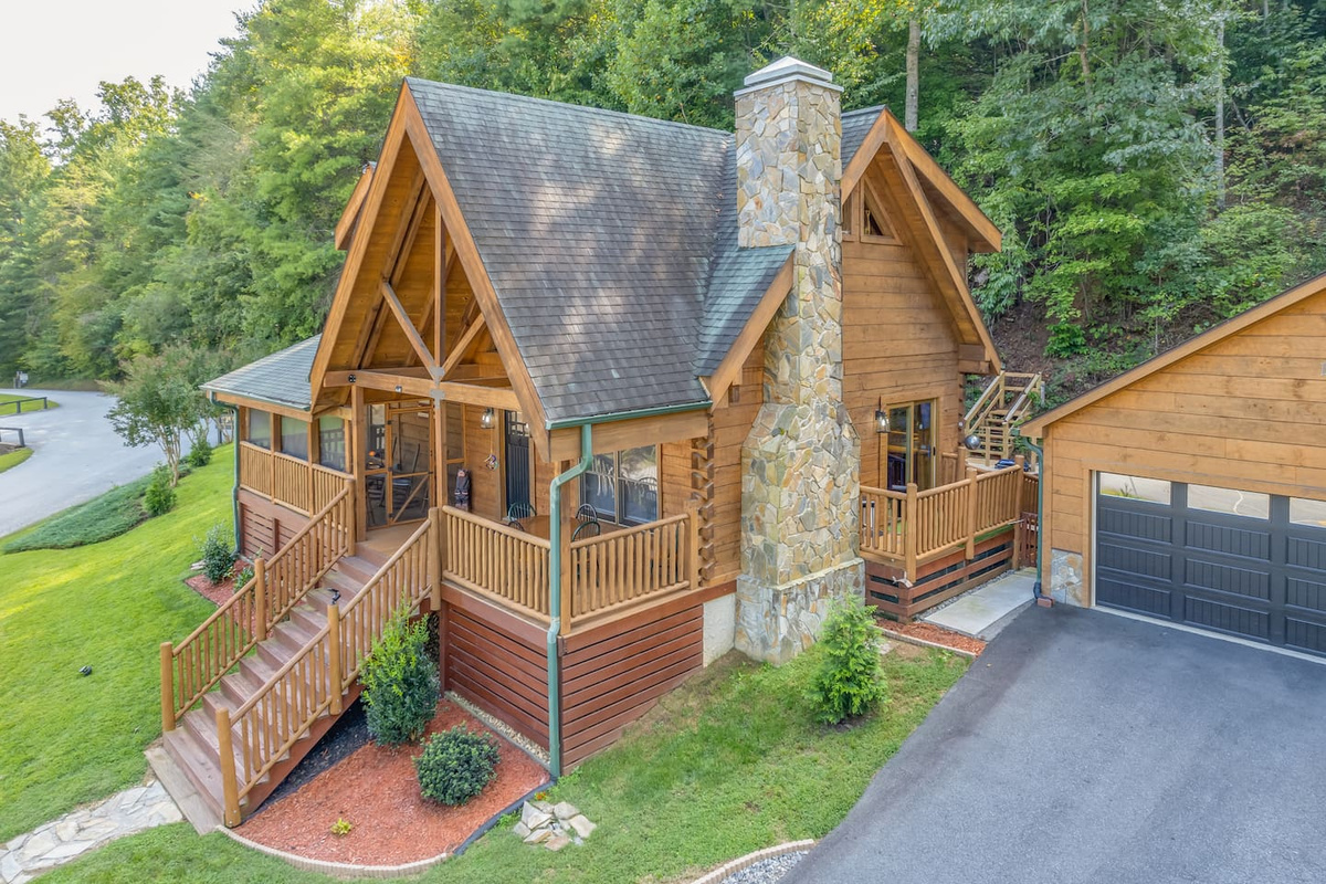 Right front view of the the cabin.