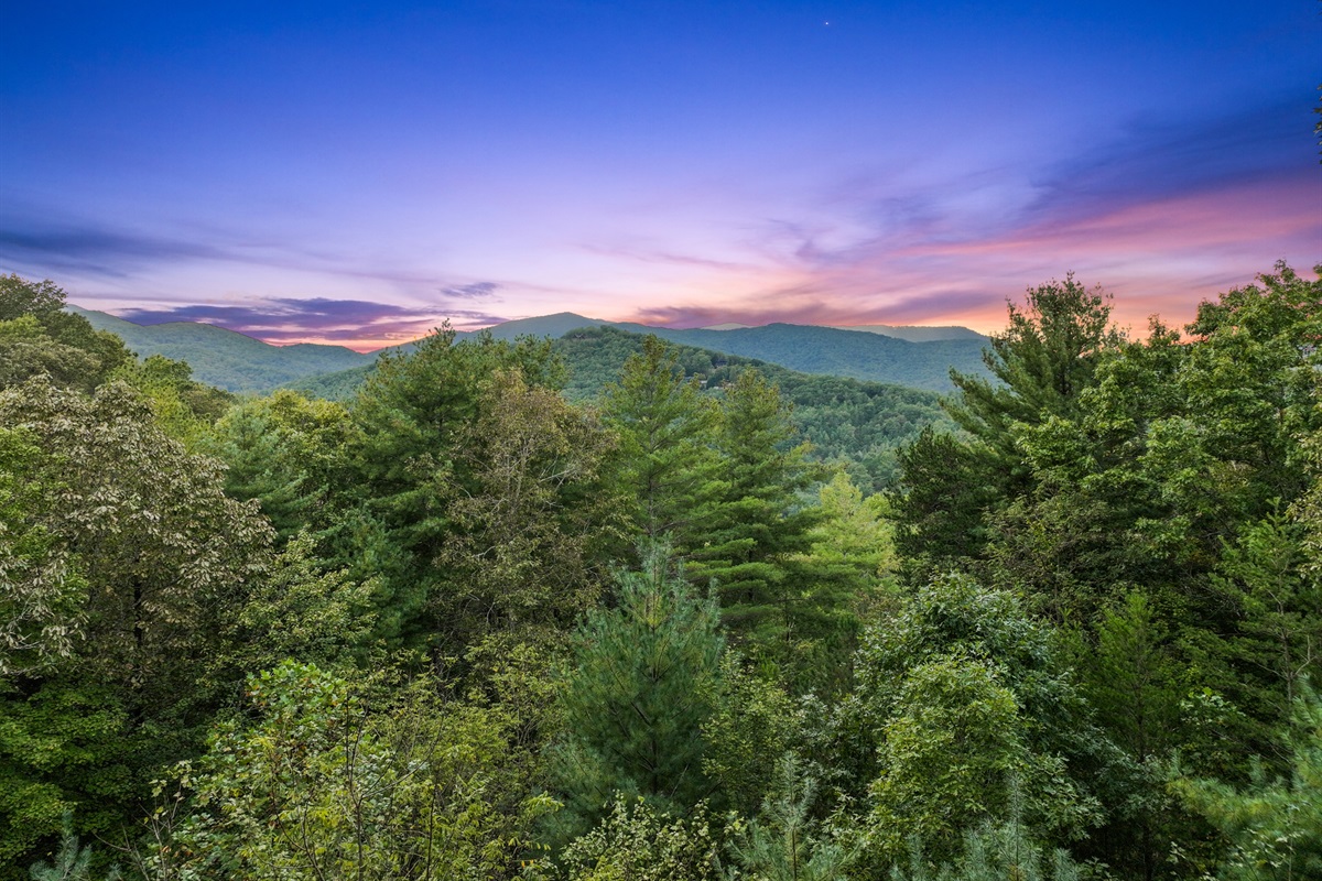 Evening falls softly, wrapping the cabin in a magical glow that feels like a fairytale come alive.