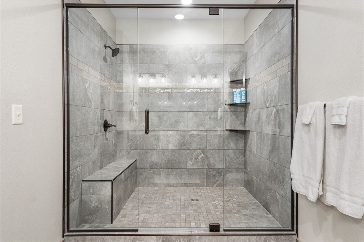 Main Level King Bed #2 ensuite bath