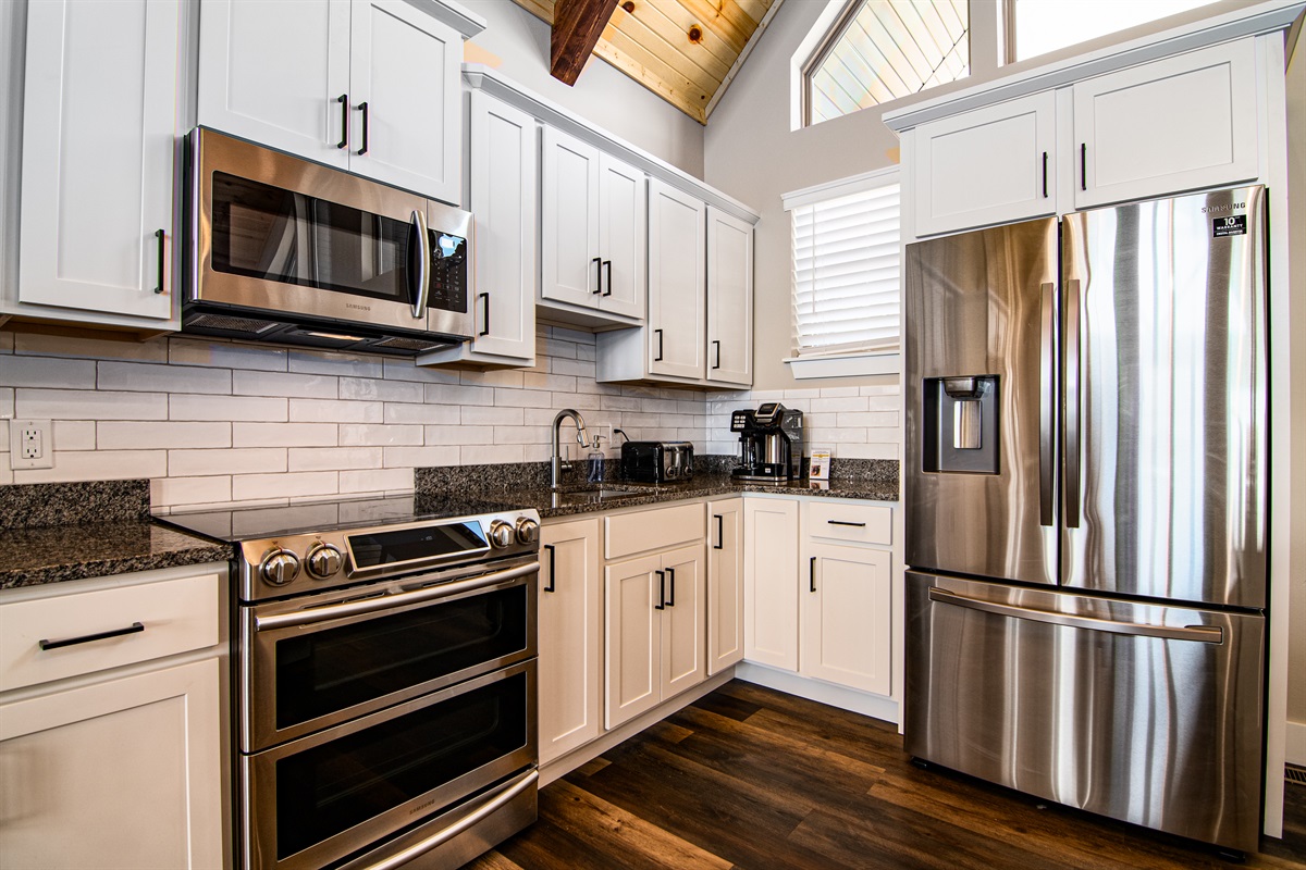 Fully stocked kitchen, just bring your food!!