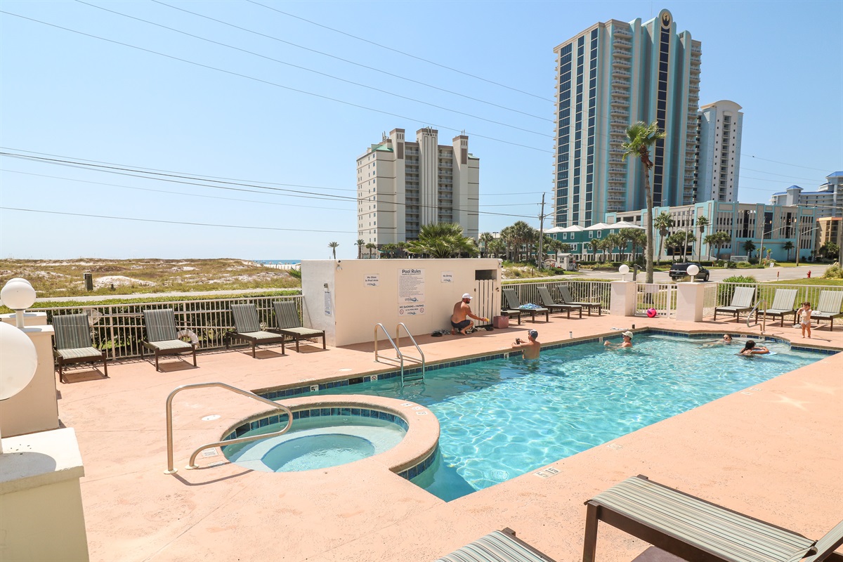 Hottub and pool