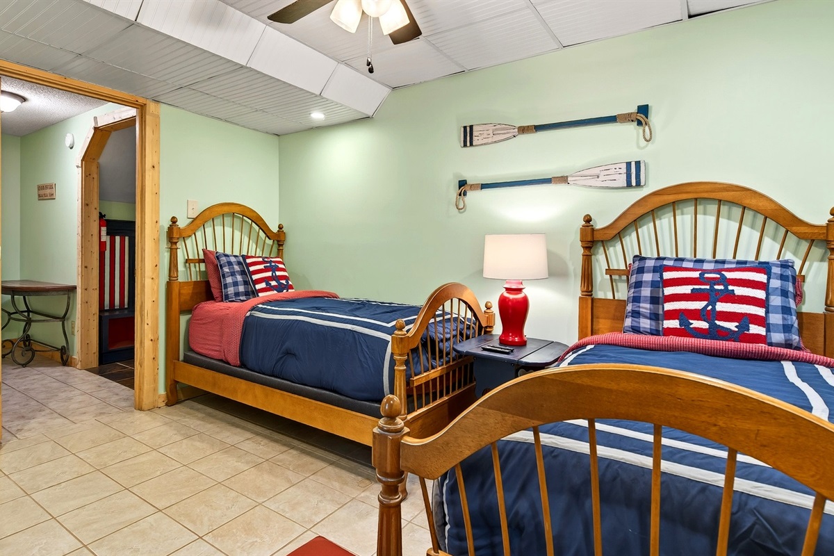 Lower level bedroom with 2 twin beds