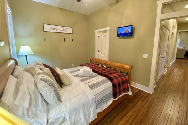 Bedroom 3 queen size bed and ensuite jack'n'Jill Bath