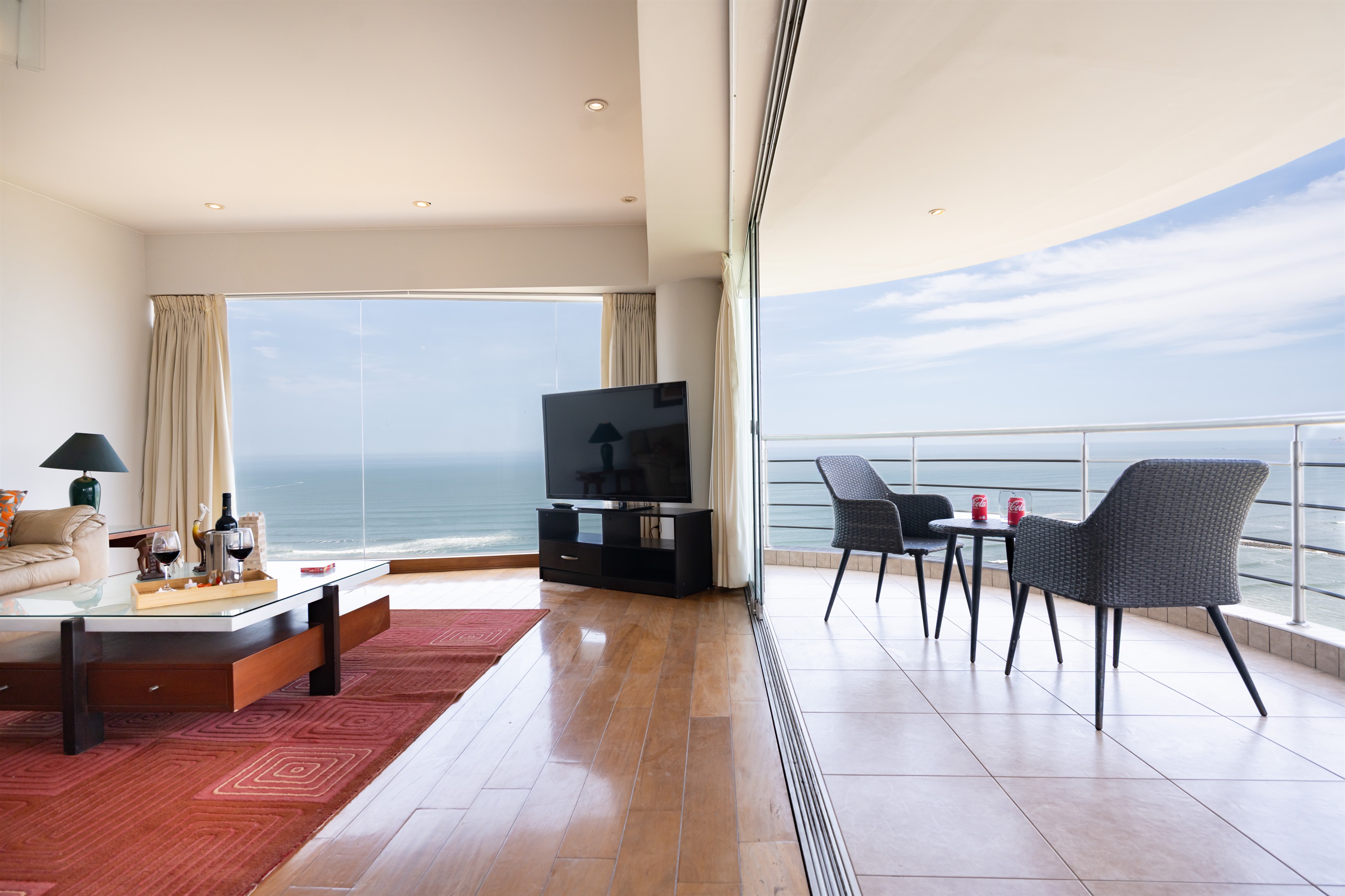 Panoramic Ocean Views: A stunning architectural layout where the wrap-around curved balcony meets expansive glass walls for an immersive Pacific experience