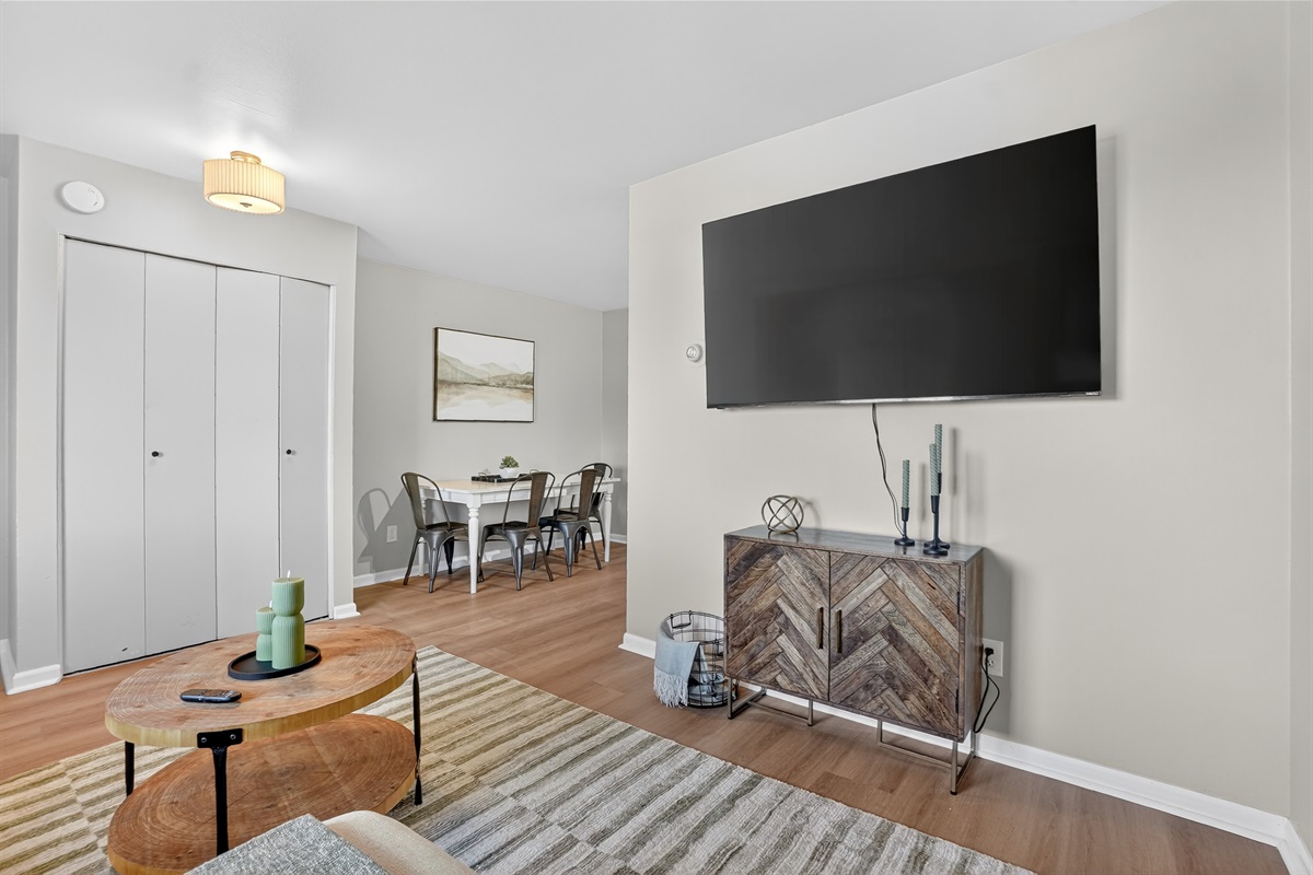 60" HDTV w/ built in Wi-Fi