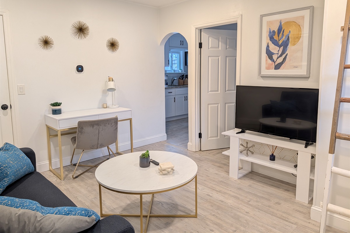 HD SmartTV + Desk and chair included for business trips or work from anywhere!