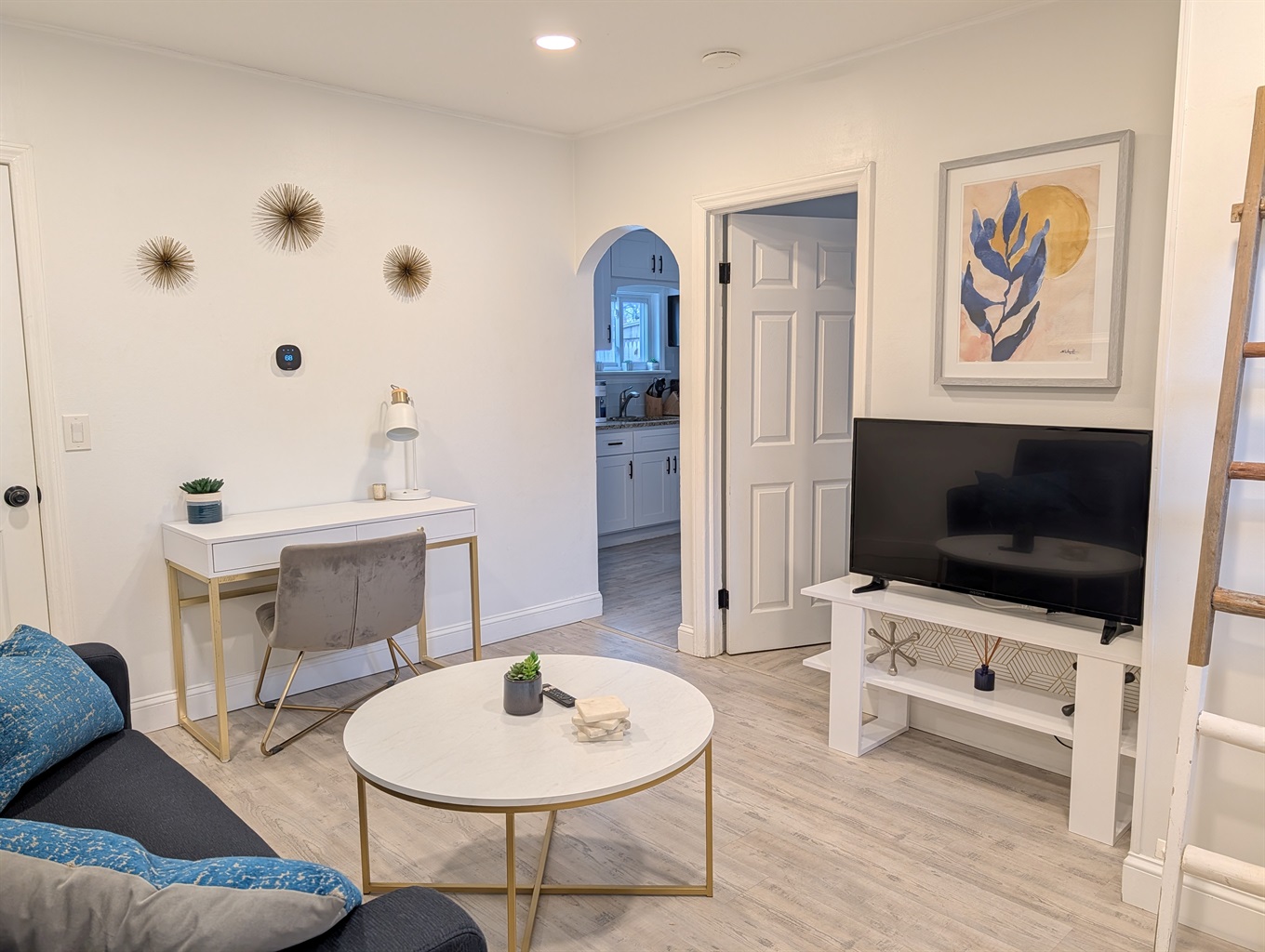 HD SmartTV + Desk and chair included for business trips or work from anywhere!