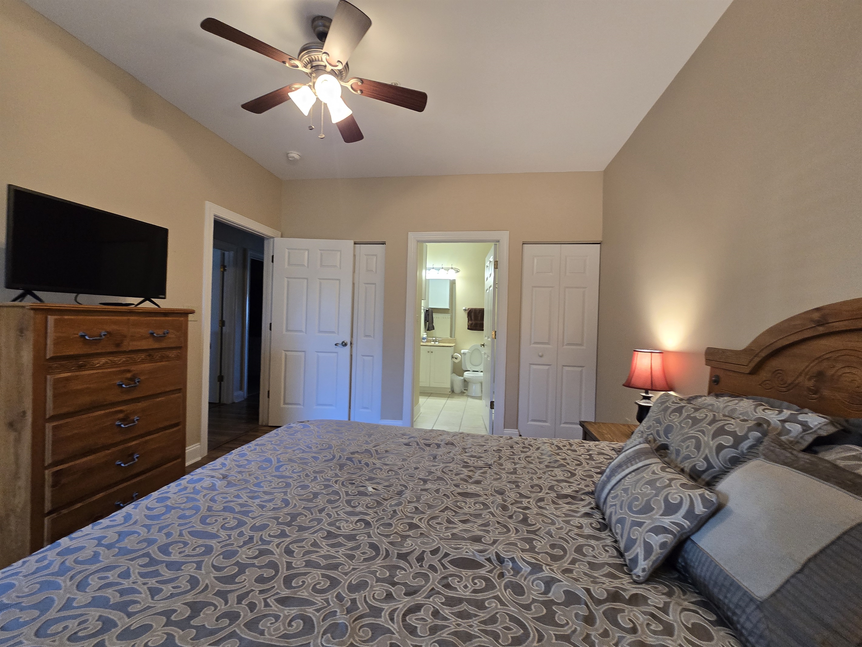Queen Master Suite with Ensuite Bath