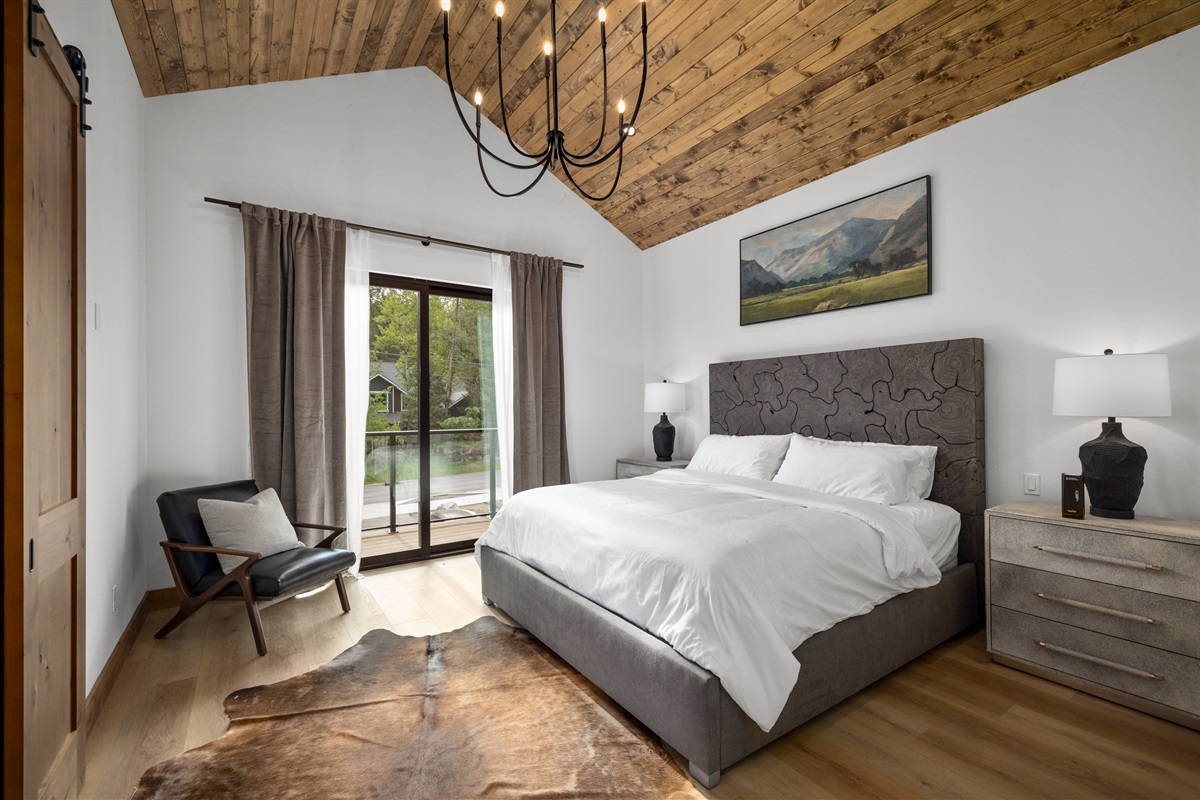 King Bed | Primary Bedroom