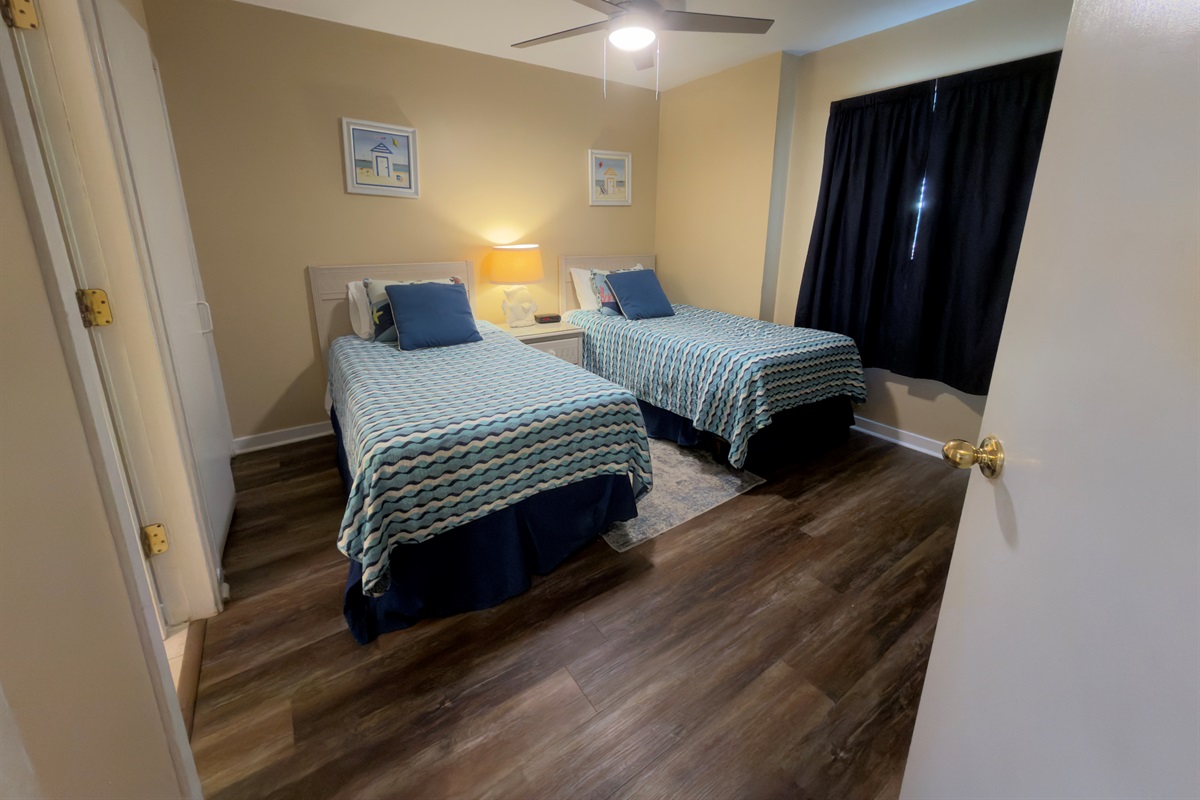 2nd Bedroom With 2 Twin Beds