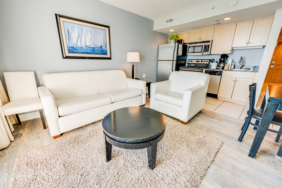 Living Room with Stunning Views🌊☀️