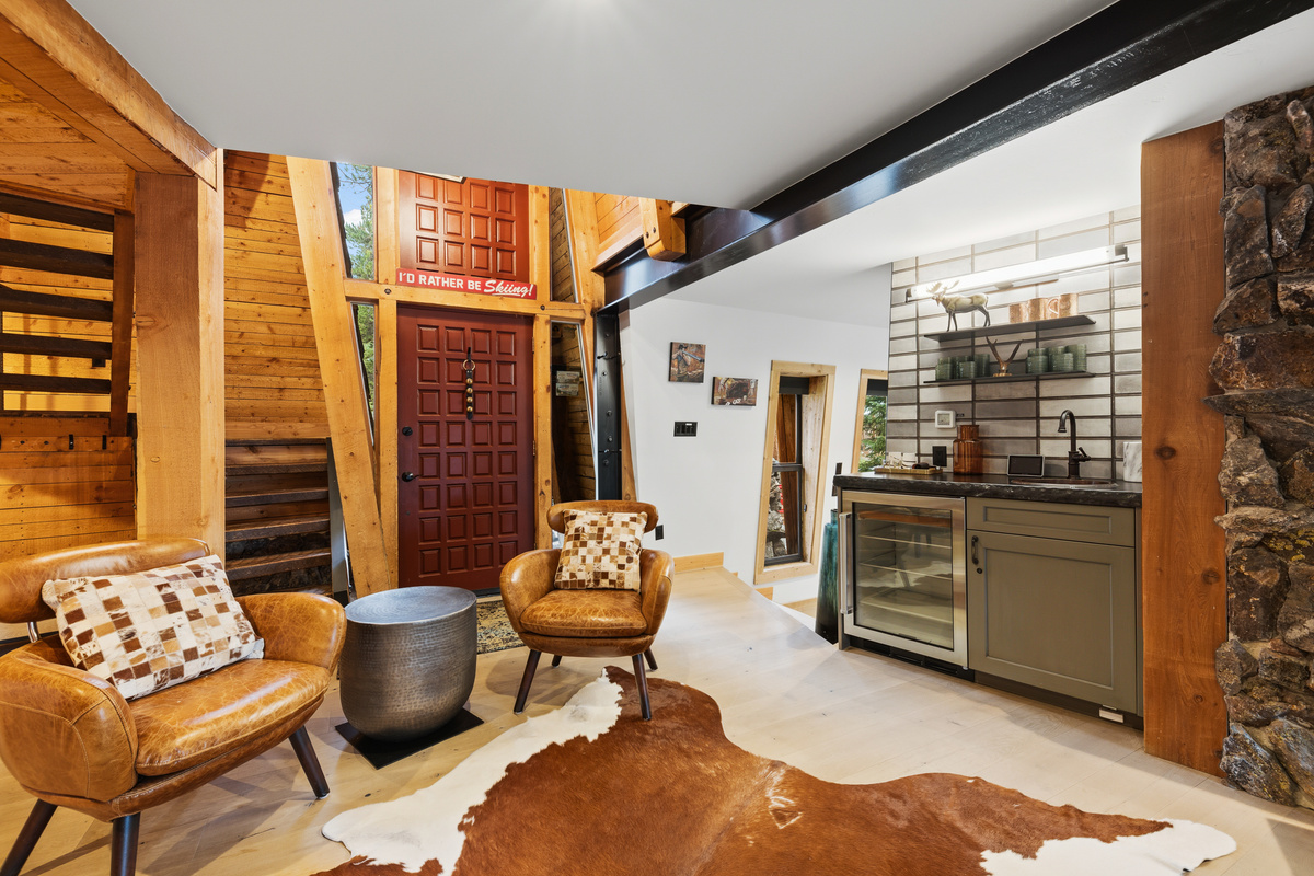 Wet bar seating area