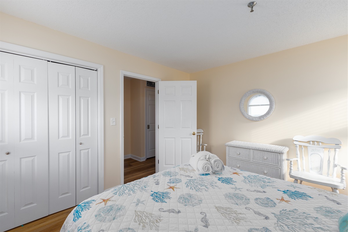 Fresh linens and towels provided