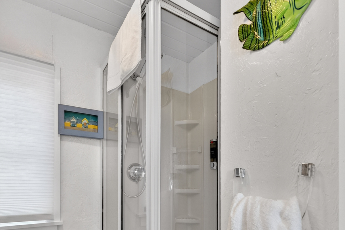 Full bathroom offering clean design, functionality, and everyday convenience.