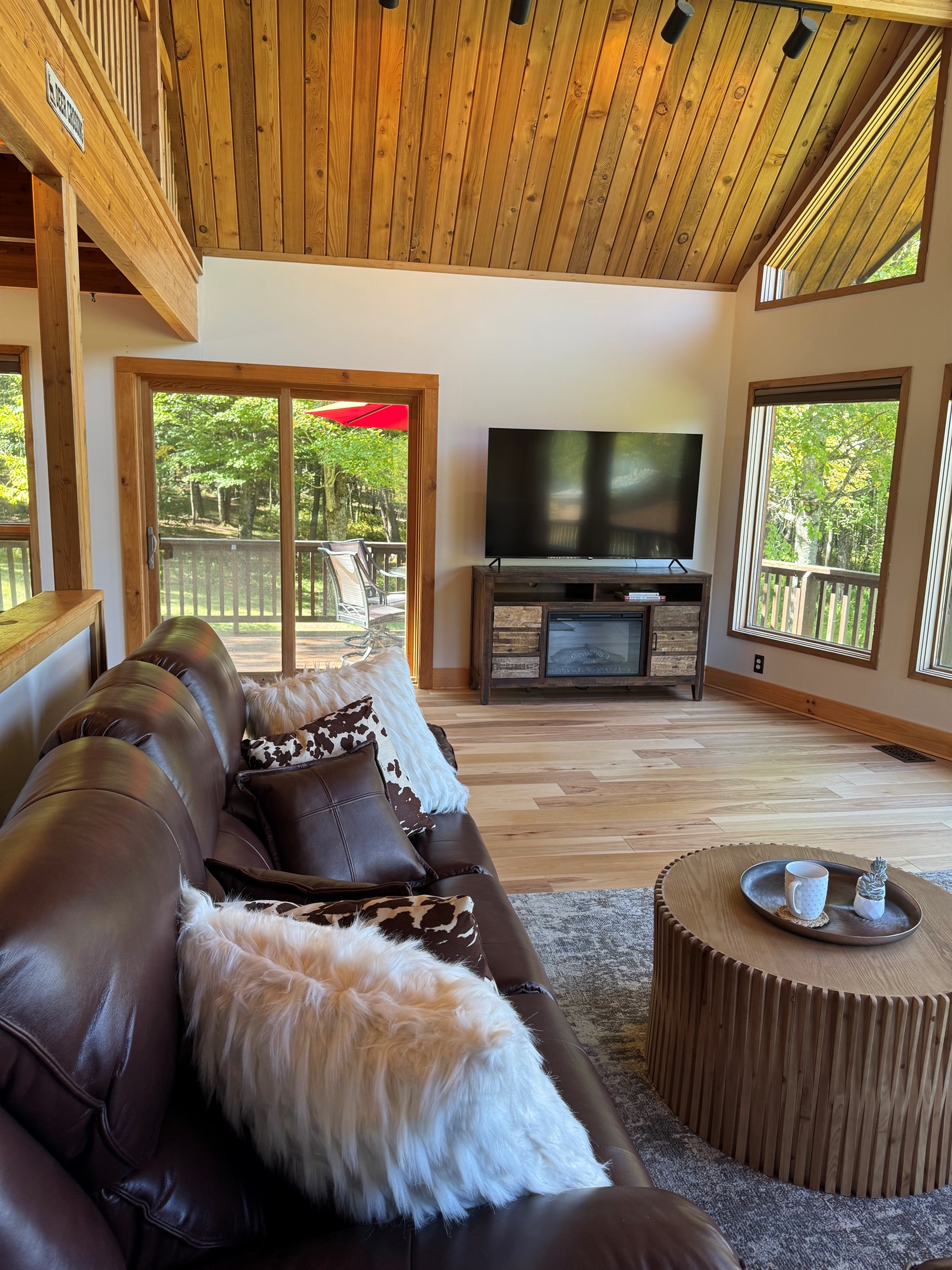 Cozy Great room with views and SmartTV