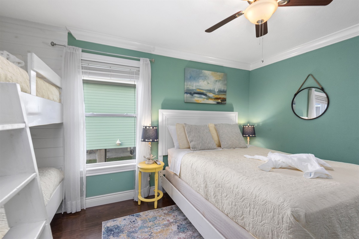 88015e6c71f649509fb87102697e7a28 Large | Beachhouse | Texas | TX | Vacation Homes | Galveston | Crystal Beach | Kokomo | Breezy Days | Beachfront Elegance | Sunrise Serenity | Southern Sands Property Management, LLC