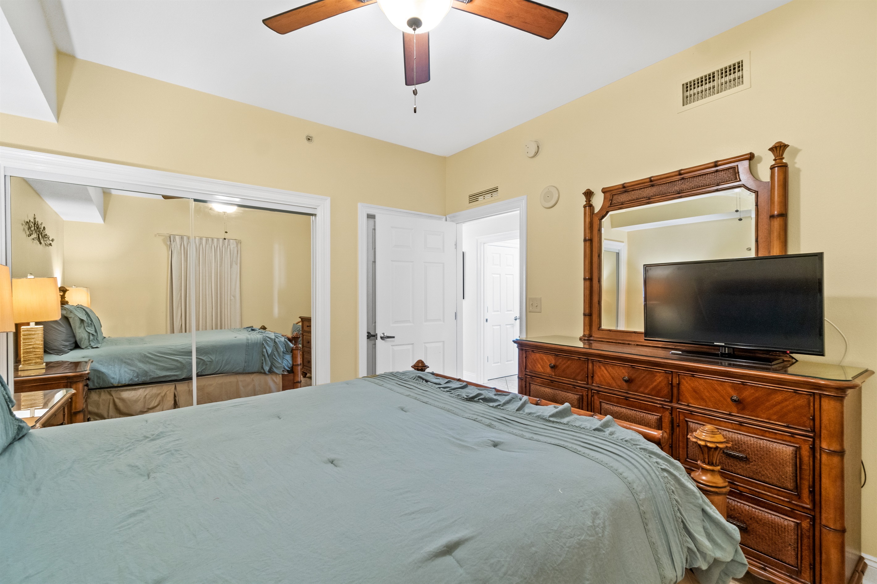 Tv in all bedrooms