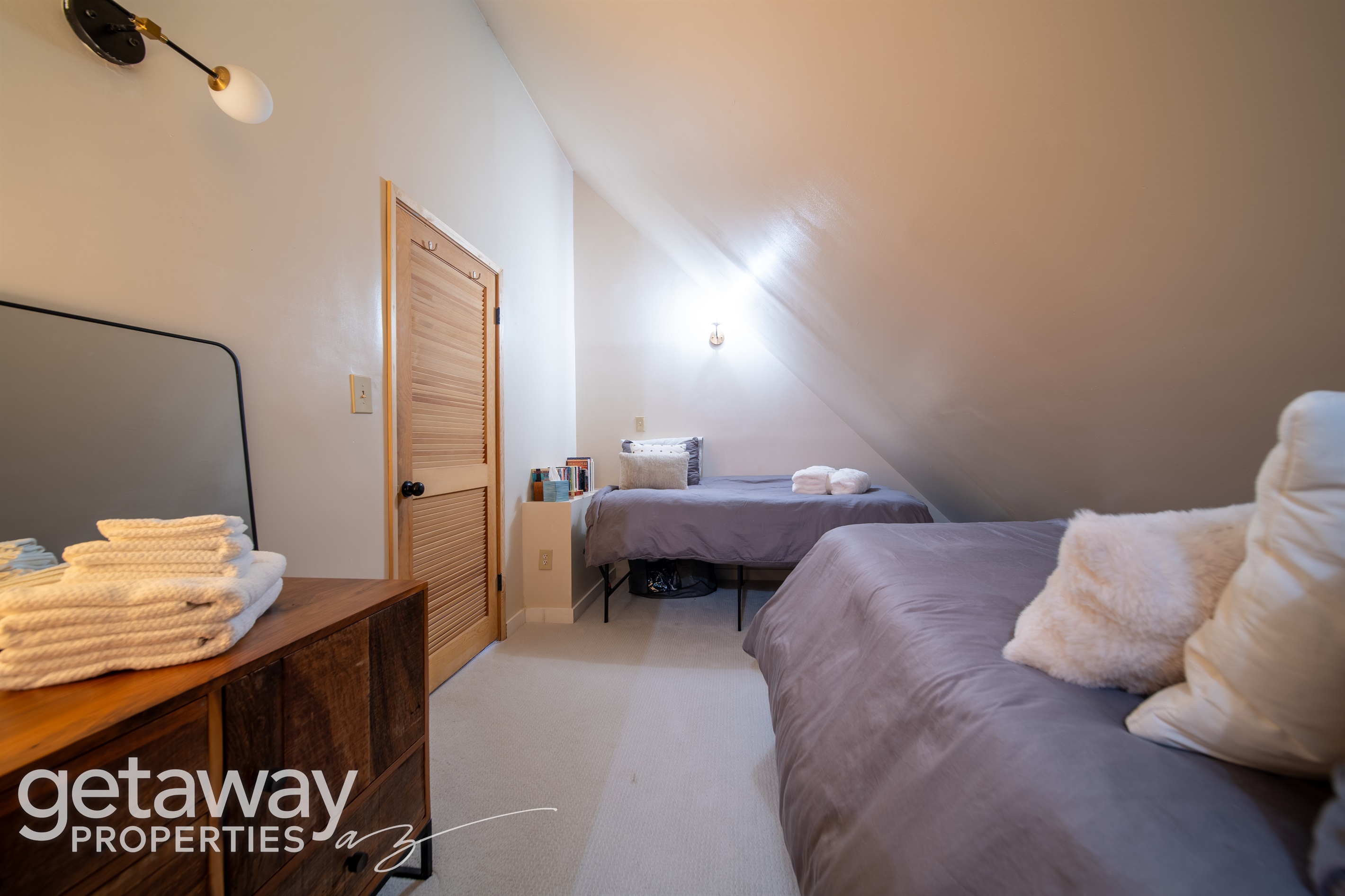 2 twin bedroom