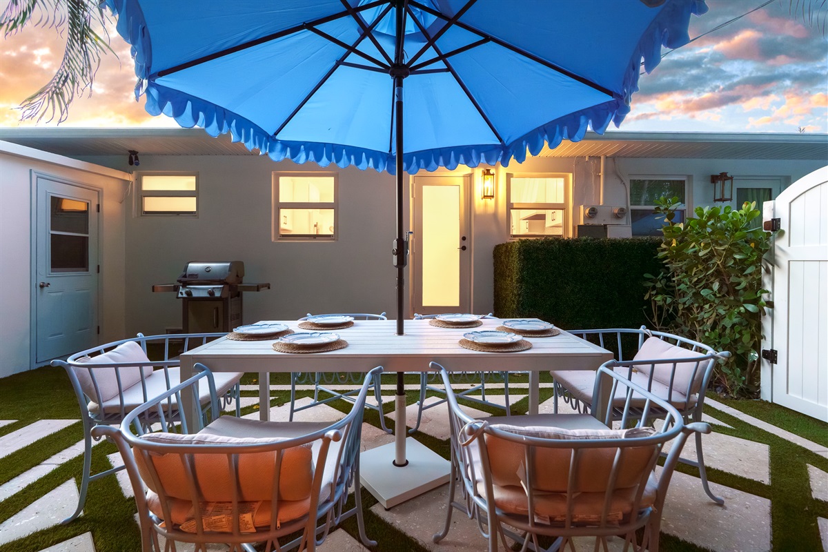 Dine alfresco in your private outdoor oasis, perfect for morning coffee, family meals, and sunset cocktails under the palms.