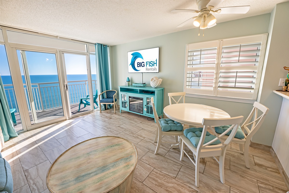 Living Room with Stunning Views🌊☀️