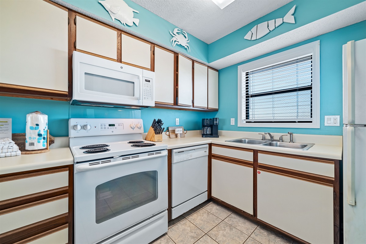 Clean lines and modern finishes define this well-appointed kitchen, offering a sleek and stylish cooking environment.