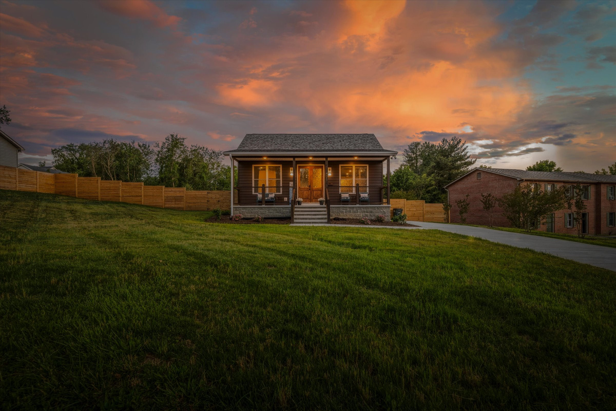 As the sun sets and the lights come on, Bliss Escape truly lives up to its name.