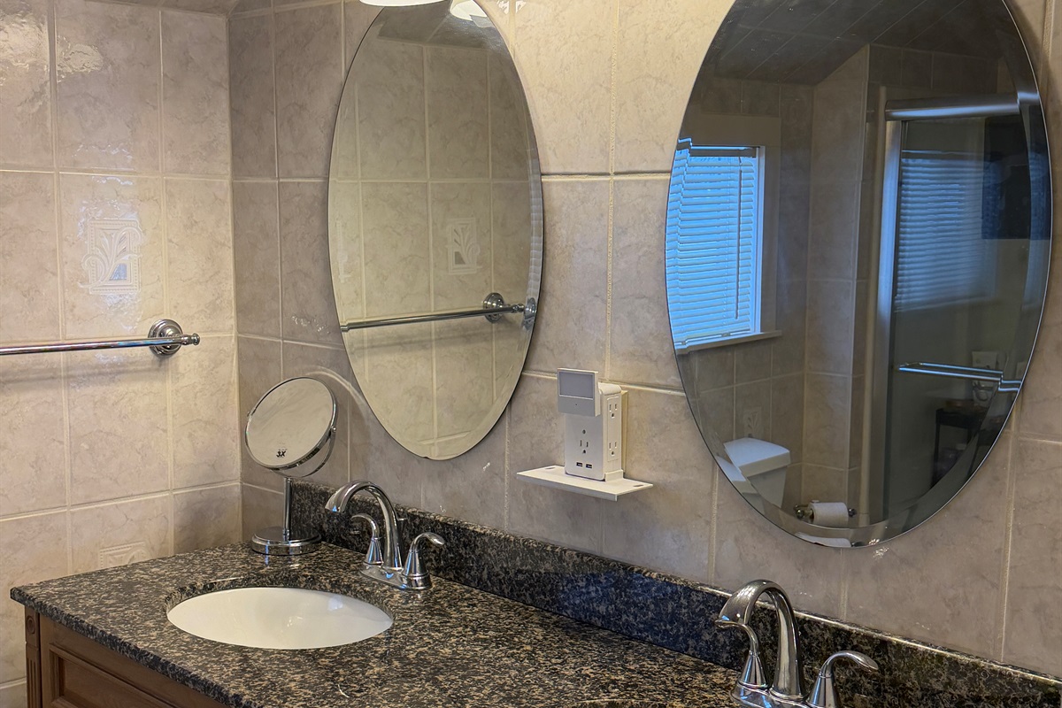 Ensuite bath with shower in King bedroom