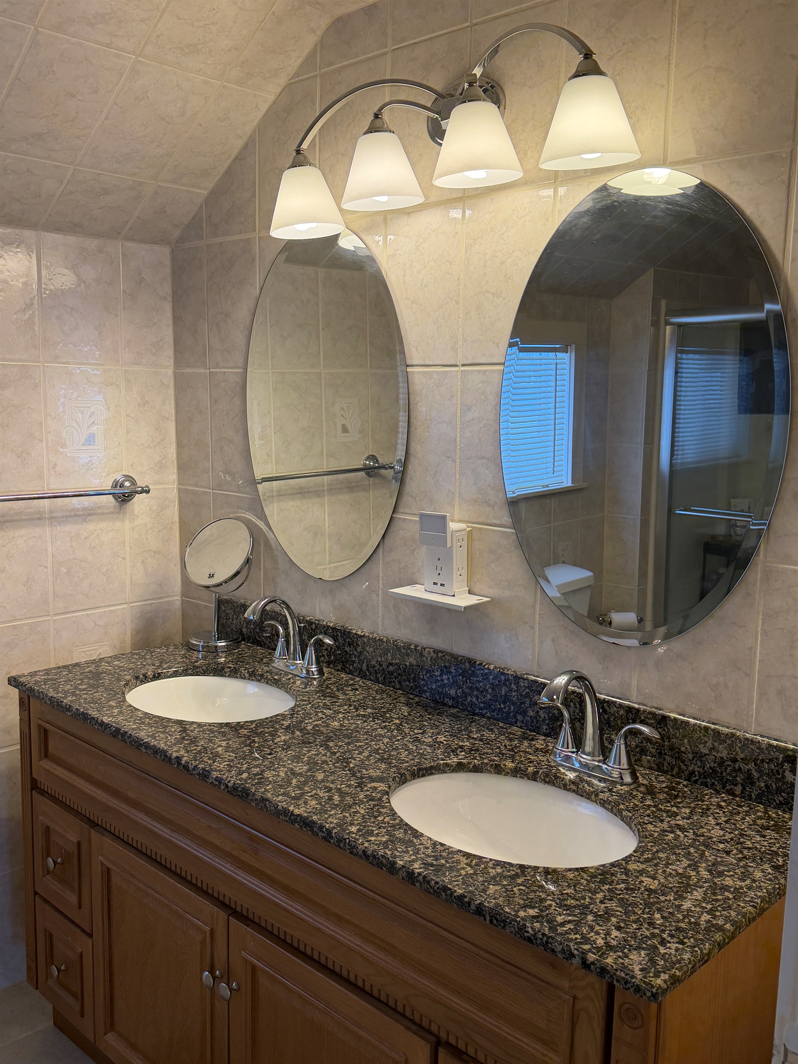 Ensuite bath with shower in King bedroom