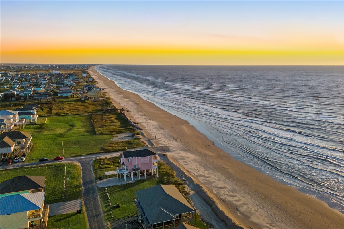882882679ce045d484ad433a4e7af57d Large | Beachhouse | Texas | TX | Vacation Homes | Galveston | Crystal Beach | Kokomo | Breezy Days | Beachfront Elegance | Sunrise Serenity | Southern Sands Property Management, LLC