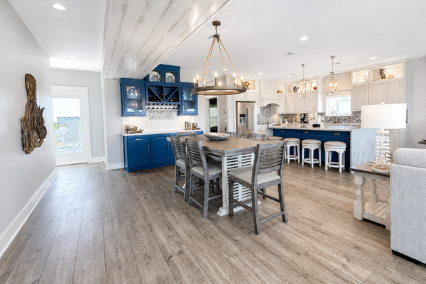 Dining & Kitchen