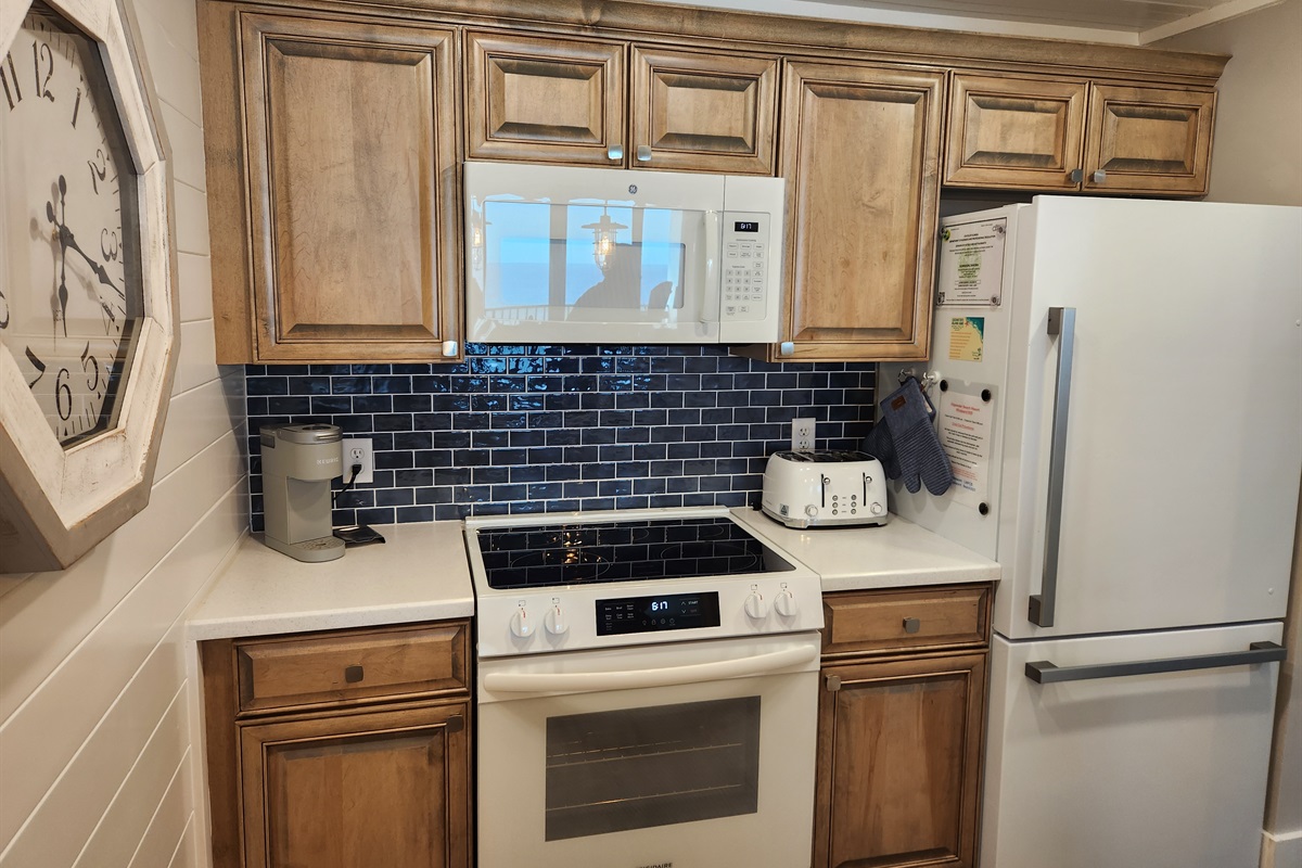 Custom Kitchen Cabinets with all Updated Appliances 