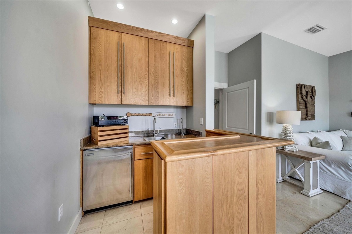 First Floor Landing + Private Pool Access