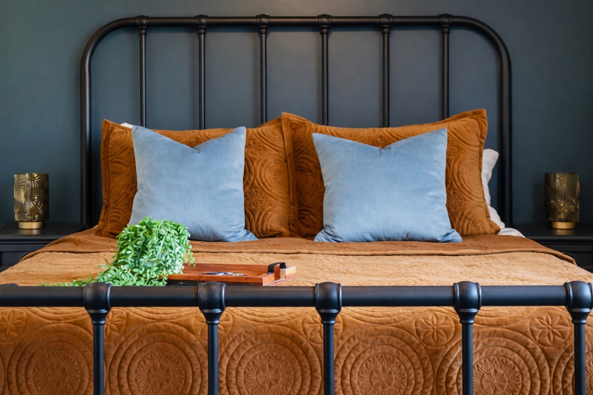 Moody, luxurious and cozy!