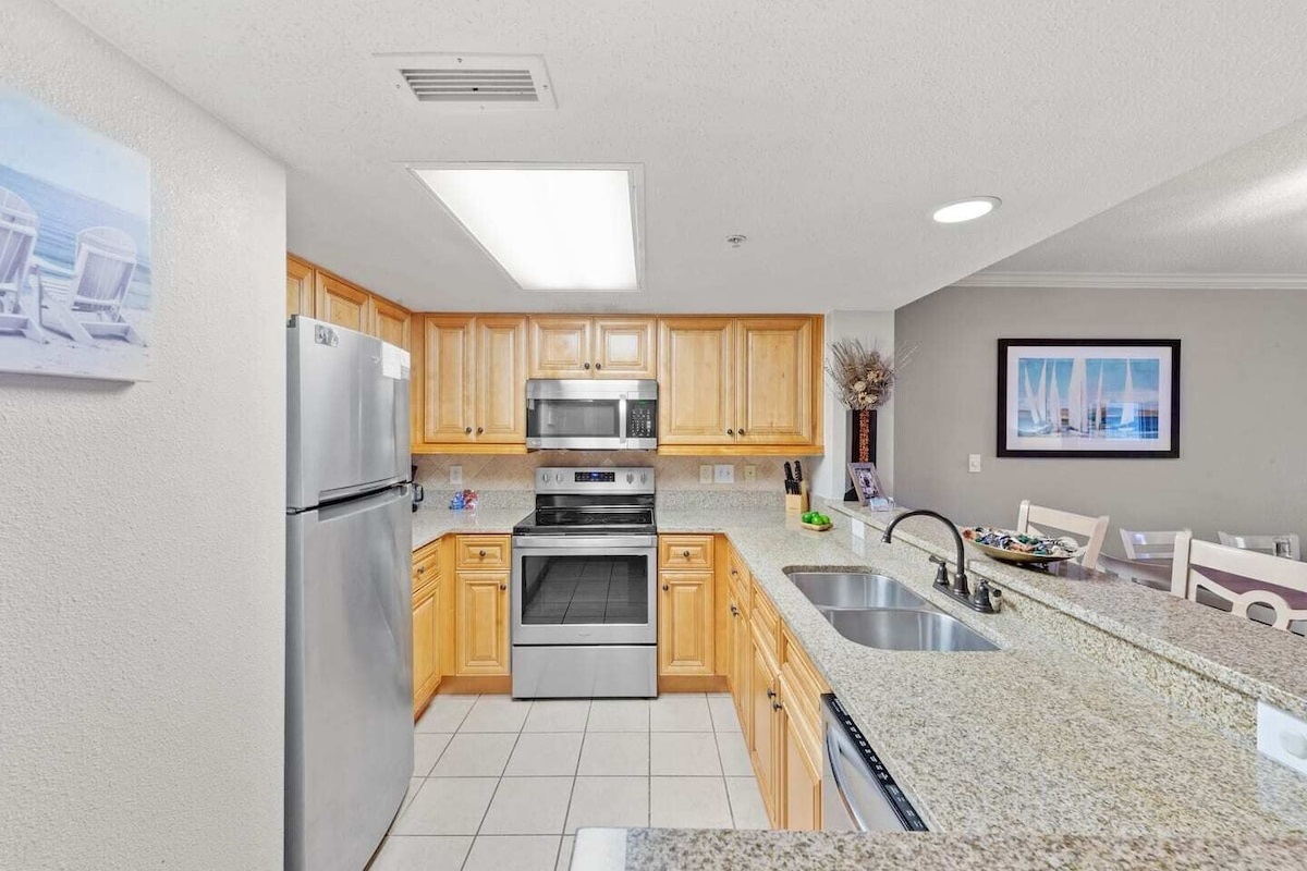 Prepare delicious meals in the spacious and stylish kitchen!