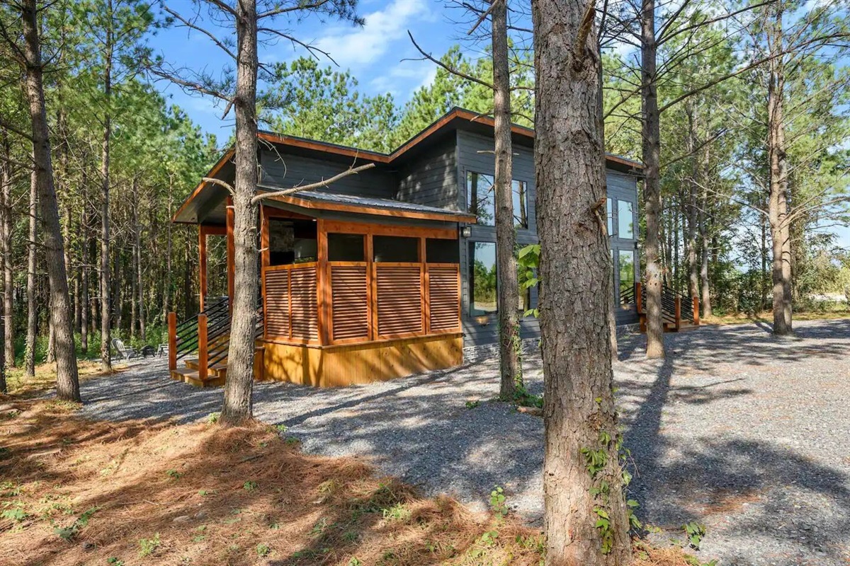 Misty’s place great! So many great amenities and well stocked with things you may need. It was very peaceful and safe.