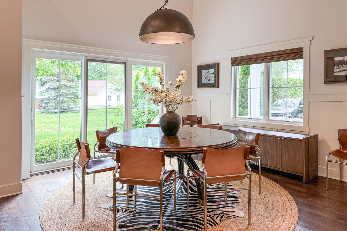 Dining Area with Seating for 8.