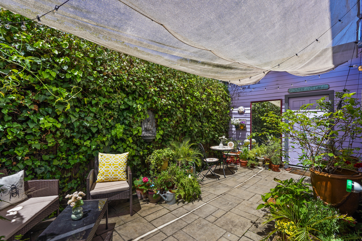 Small but cozy backyard filled with flowers — a quiet spot to unwind after wine tasting or exploring downtown Napa.