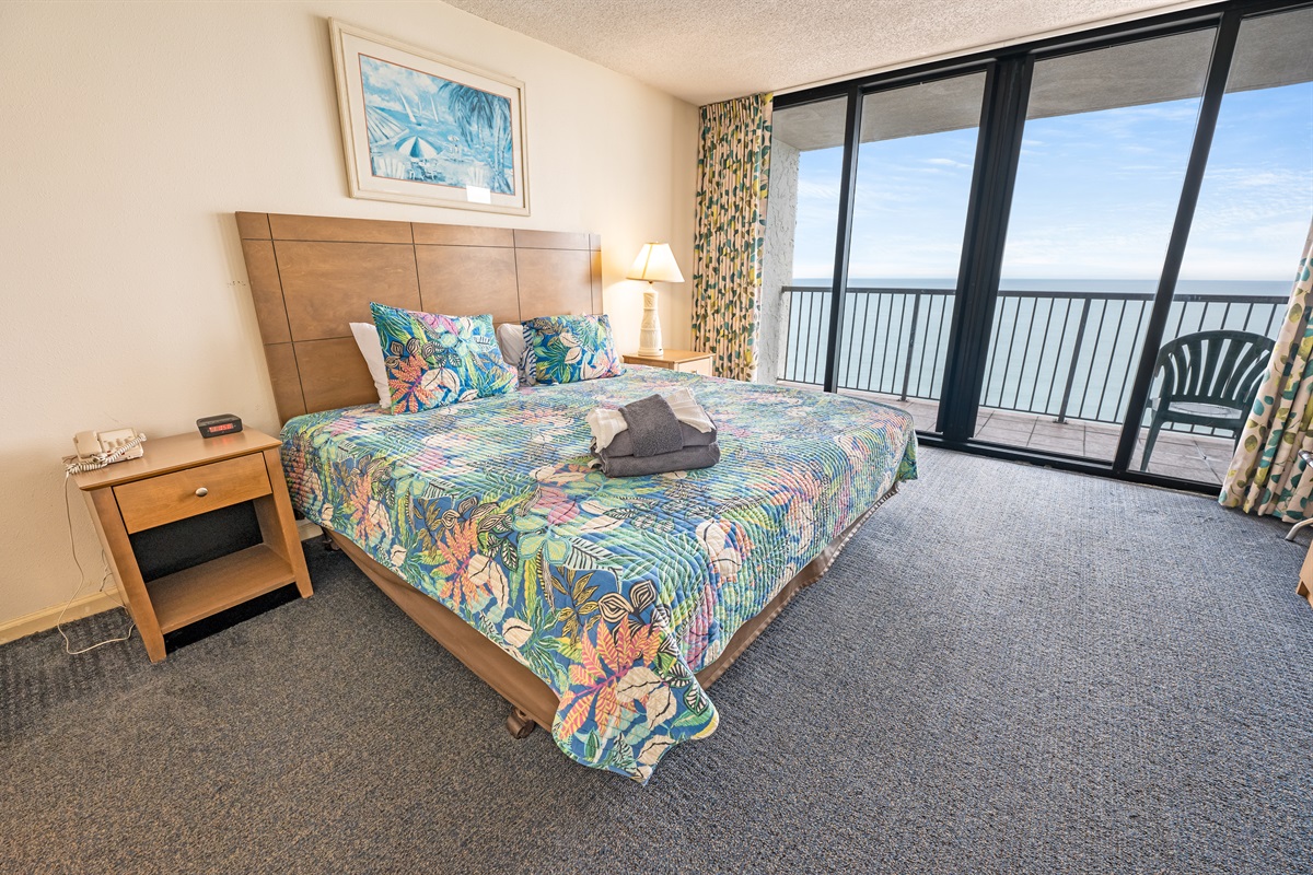 Room with Stunning Views🌊☀️