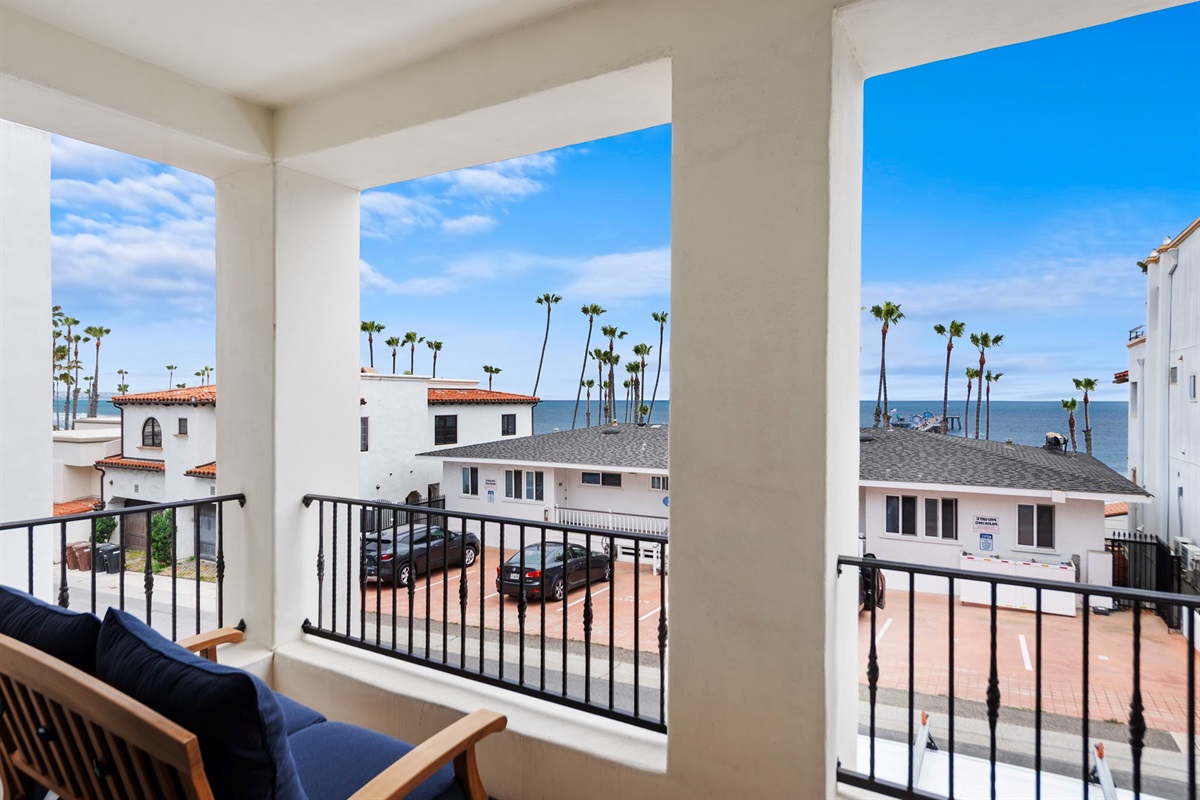 Complete with BBQ Grill and an outdoor seating area, your private balcony is the perfect place to enjoy meals with friends, happy hour or even some quiet time with a book.