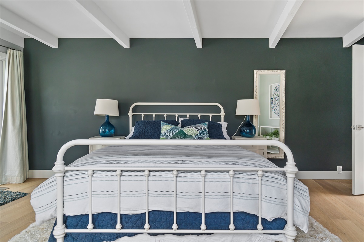 Queen bedroom