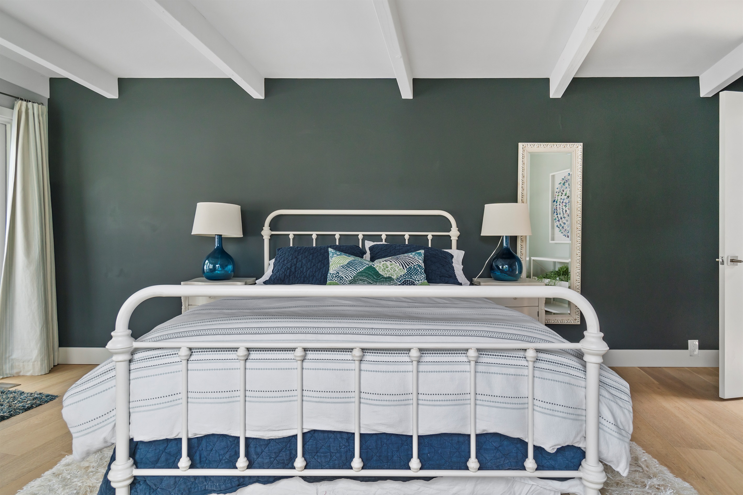 Queen bedroom