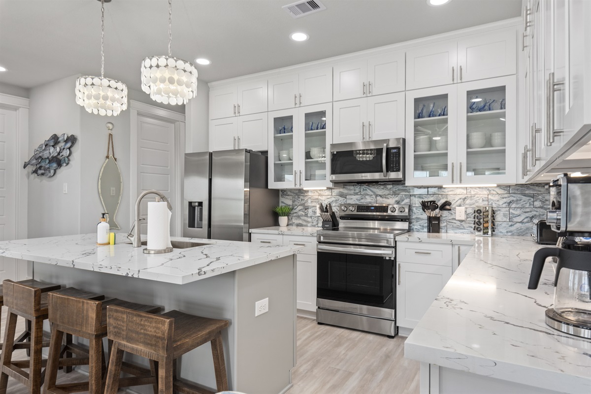 886f6adadf4040e2b3a183d58a222671 Large | Beachhouse | Texas | TX | Vacation Homes | Galveston | Crystal Beach | Kokomo | Breezy Days | Beachfront Elegance | Sunrise Serenity | Southern Sands Property Management, LLC