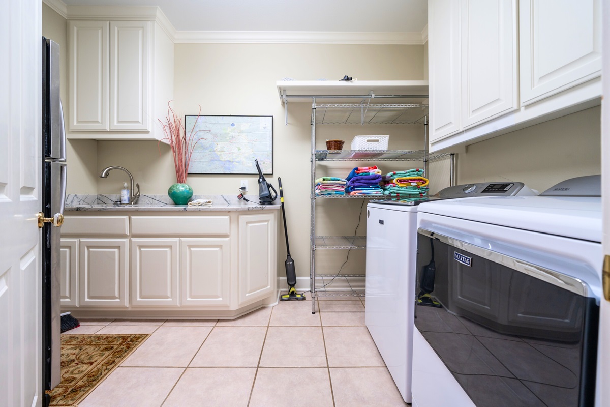 [Laundry Room] Save Some Room in your Suitcase! Utilize the Large Washer and Dryer.