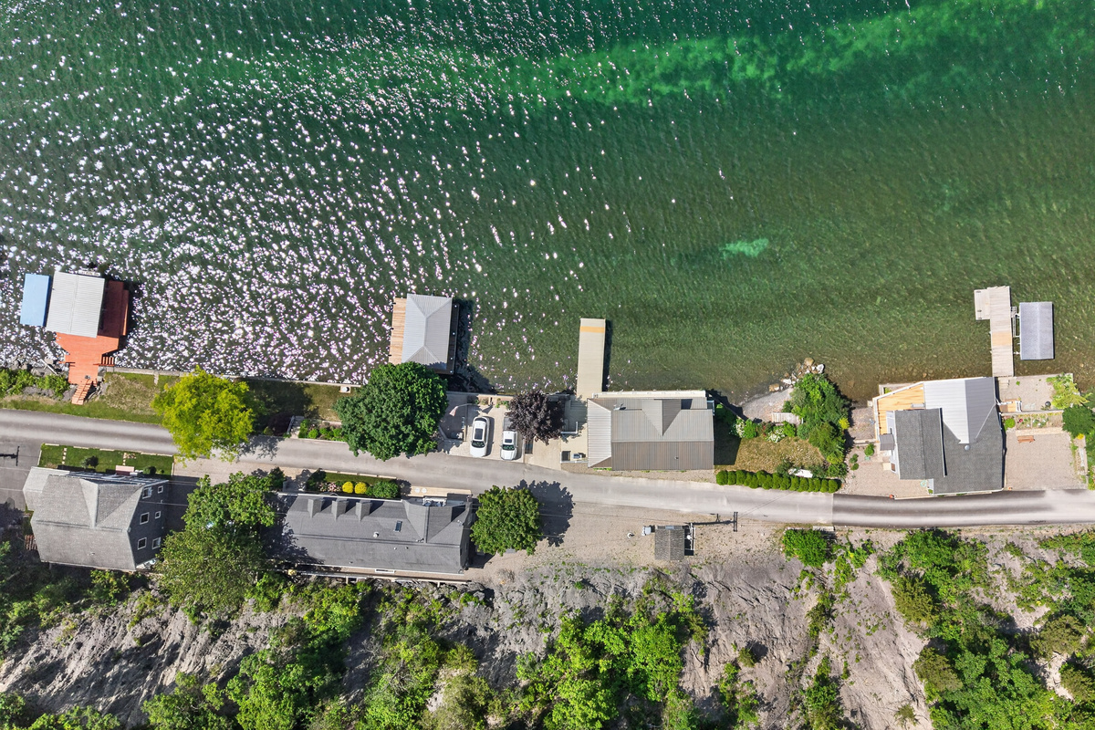 Waterfront neighborhood with several private docks