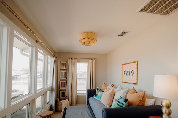 Daybed Room Facing the Lake