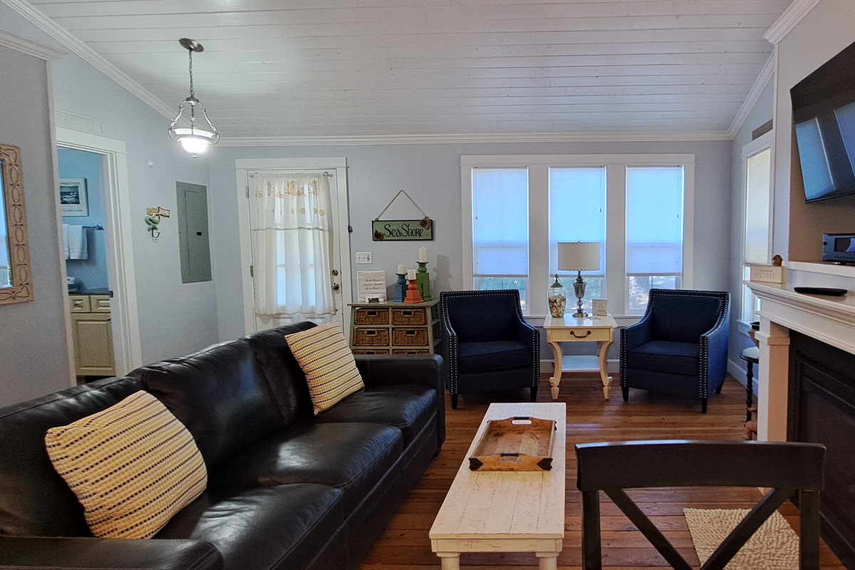 From Arrival to Departure, Coastal Charm Welcomes You