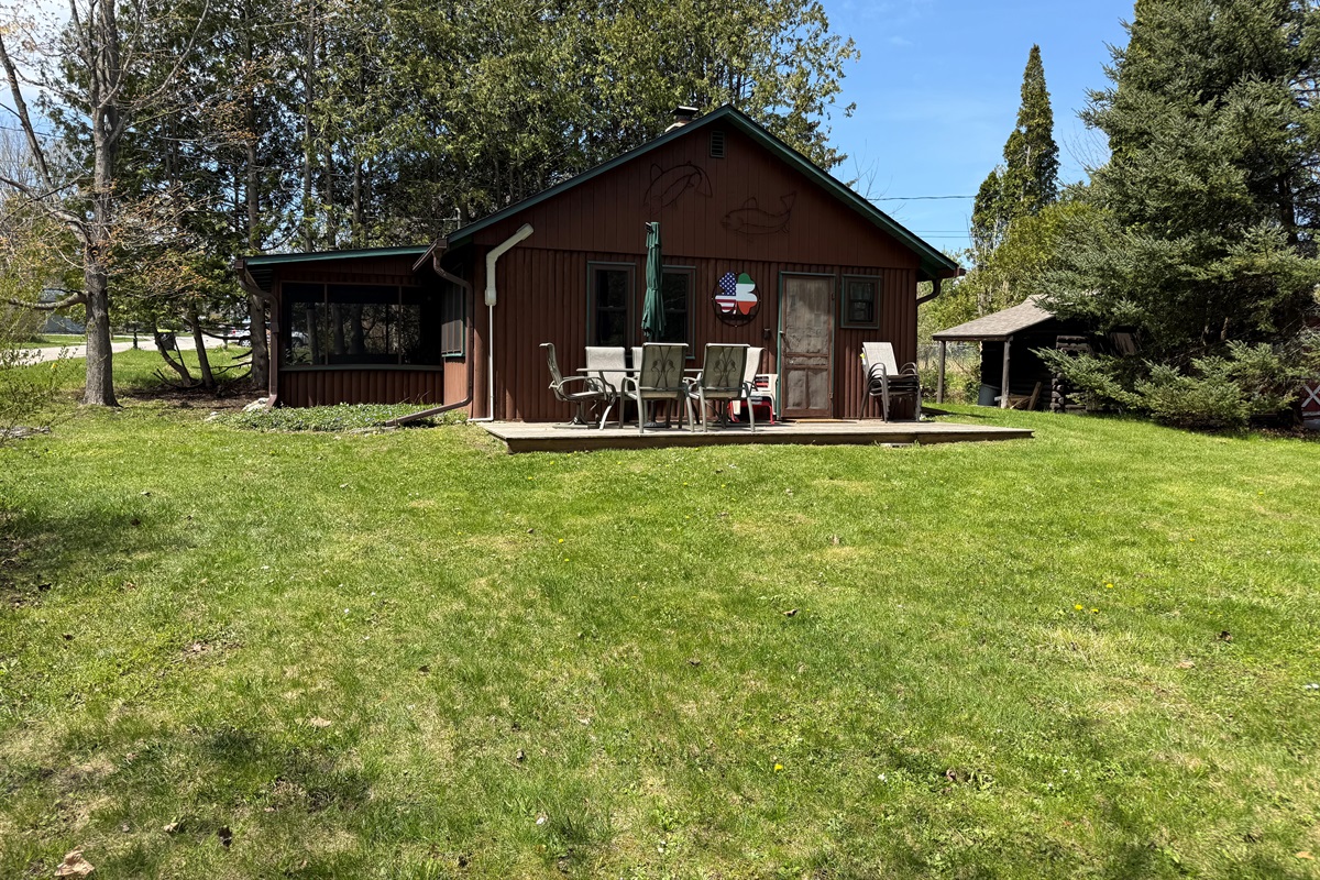 Lots of outdoor seating and a bbq!