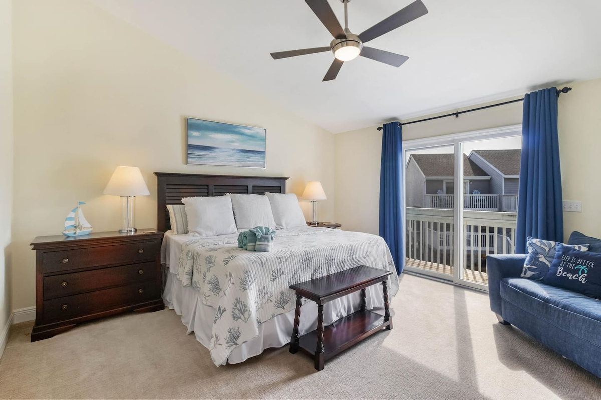 Claim the king suite on the upper floor with its own Gulf-view deck attached &mdash; you'll sleep deeply and wake up to water. The walk-in closet unpacks the whole week.