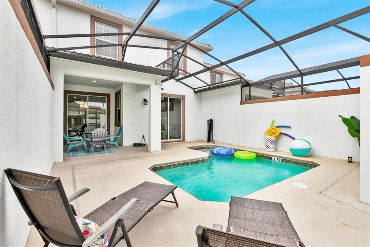 After a busy day of fun, you can relax and cool down in your own private pool!There is also a removable fence to protect your little ones.